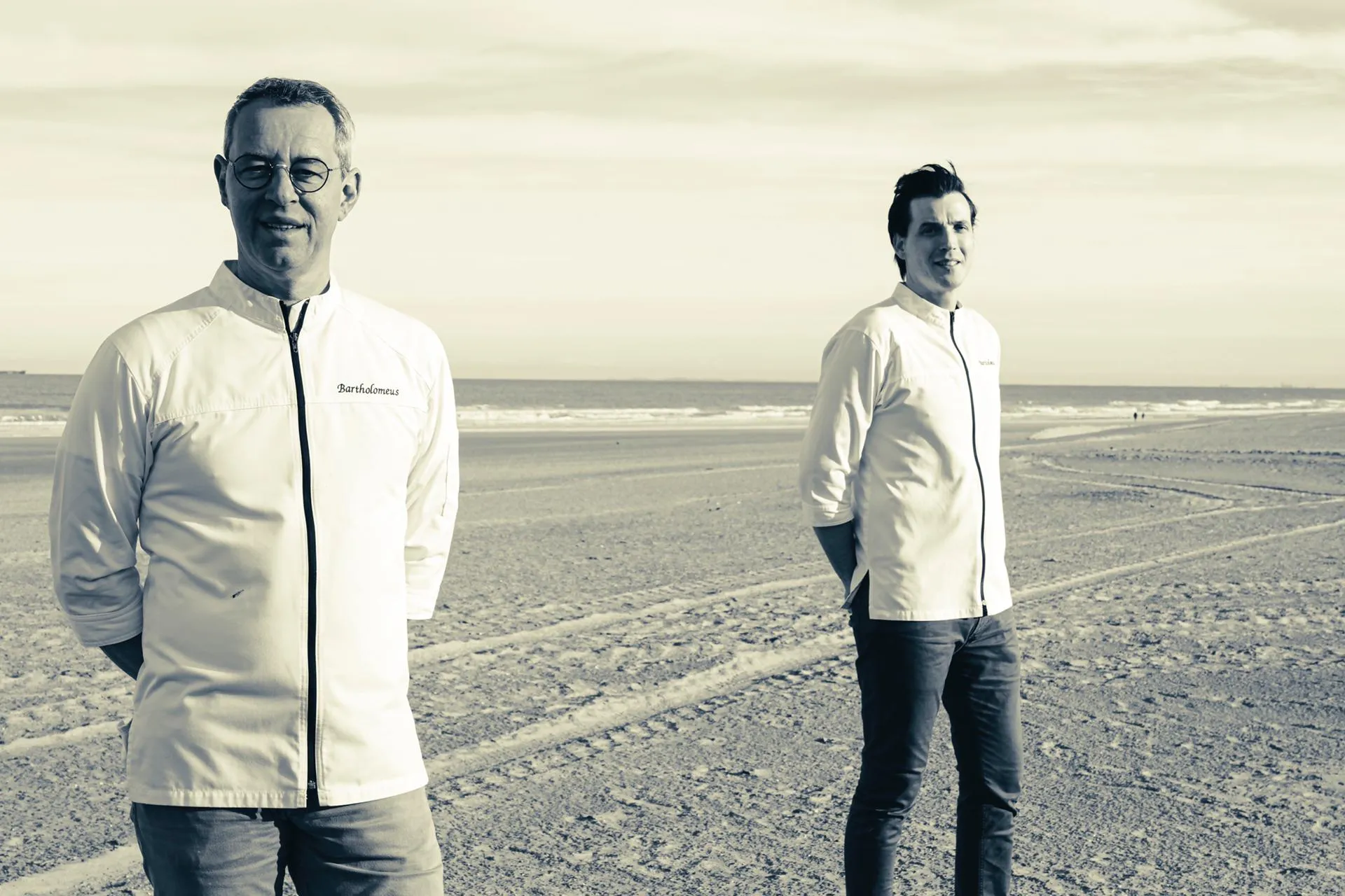 Bart Desmidt en Philip Vandamme op het strand van Heist